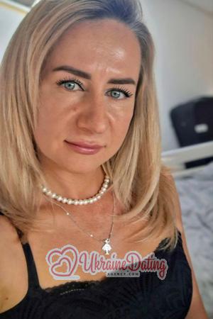 227186 - Viktoriia Age: 42 - Ukraine